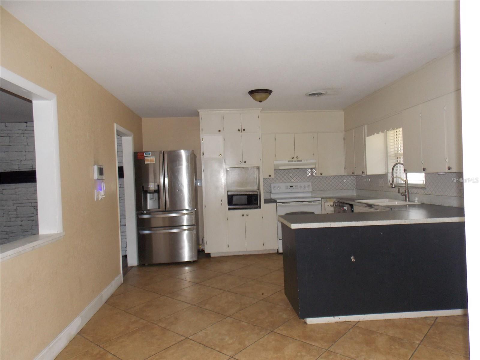 Image 4 of 19 For 1827 7th Avenue