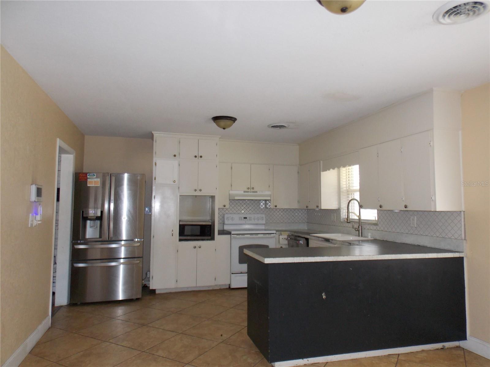 Image 5 of 19 For 1827 7th Avenue