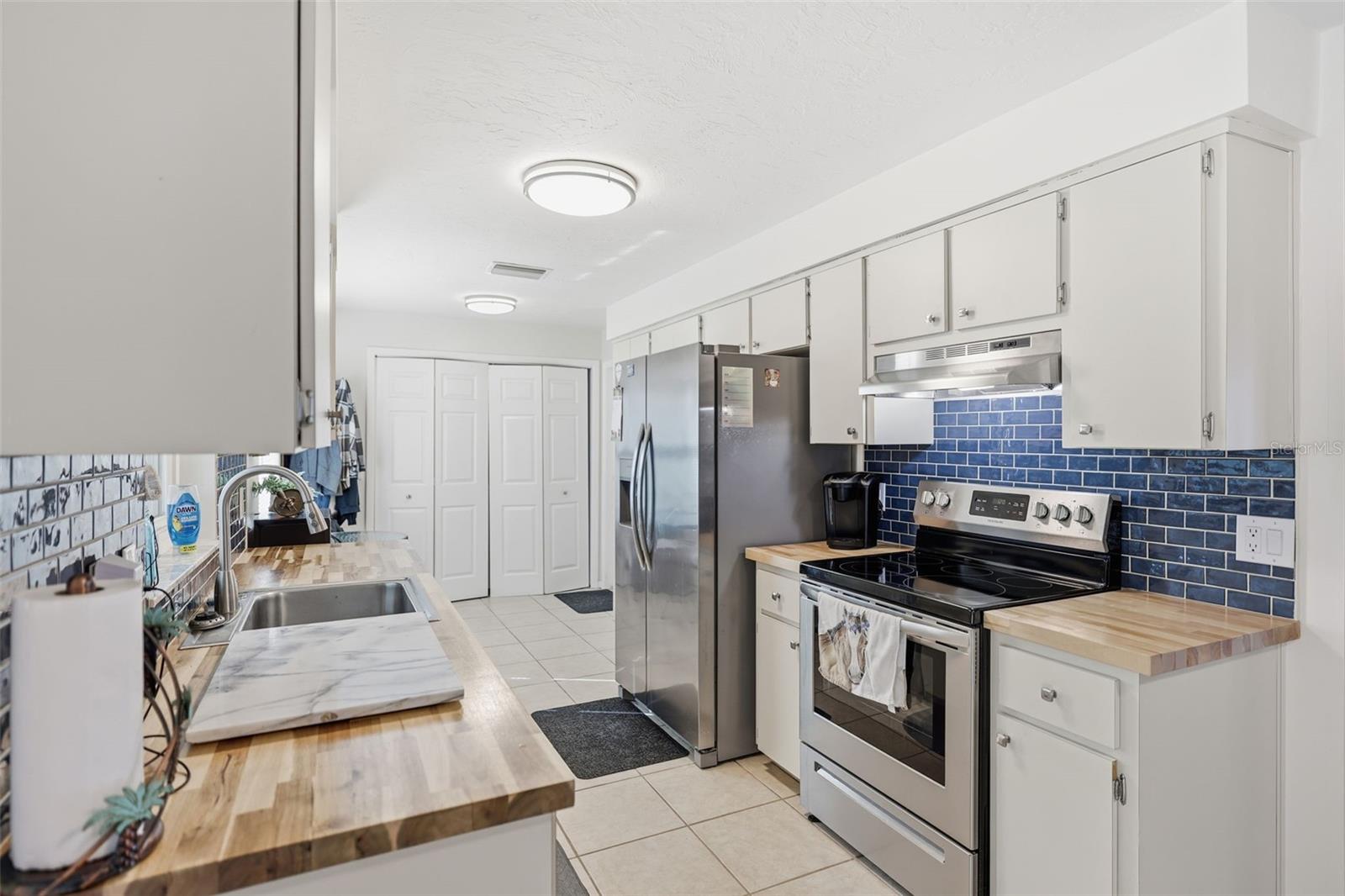 Listing photo id 9 for 3776 Honeylocust Drive