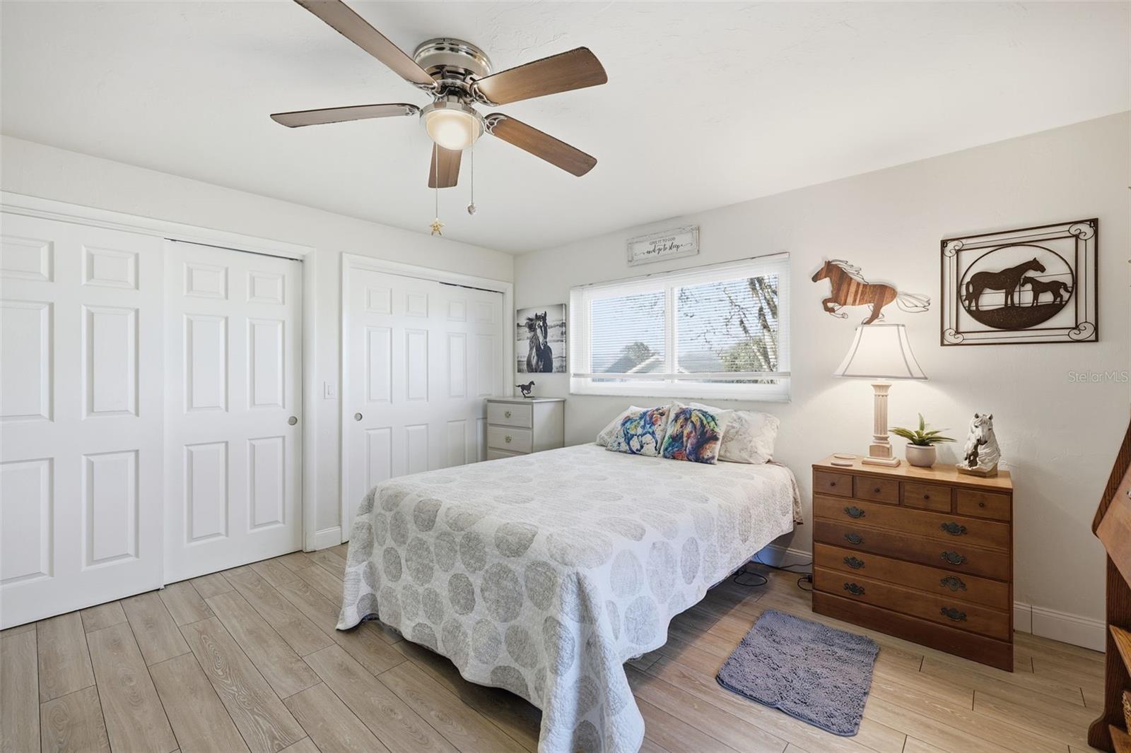 Listing photo id 13 for 3776 Honeylocust Drive