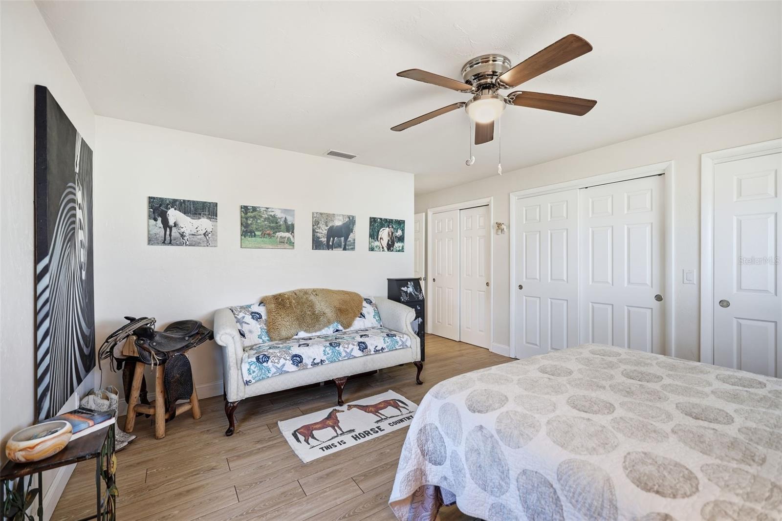 Listing photo id 14 for 3776 Honeylocust Drive