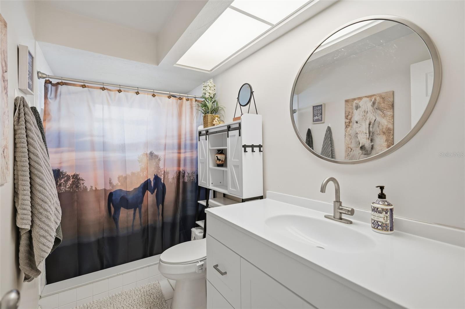 Listing photo id 16 for 3776 Honeylocust Drive