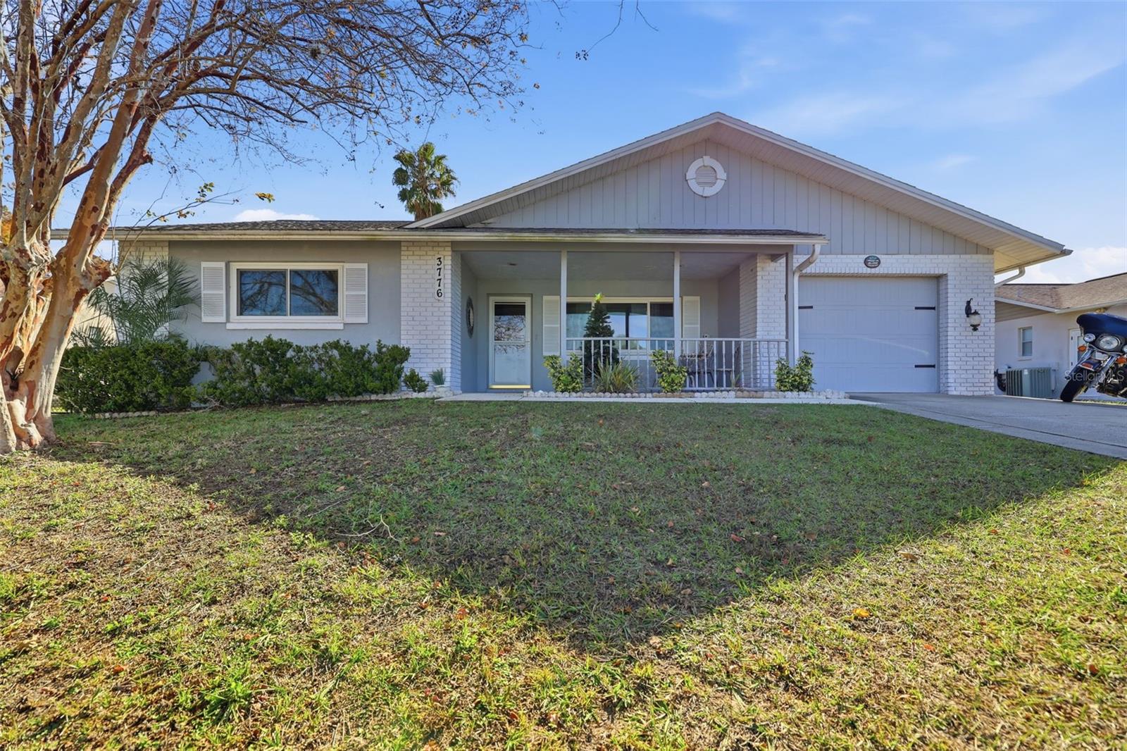 Listing photo id 0 for 3776 Honeylocust Drive