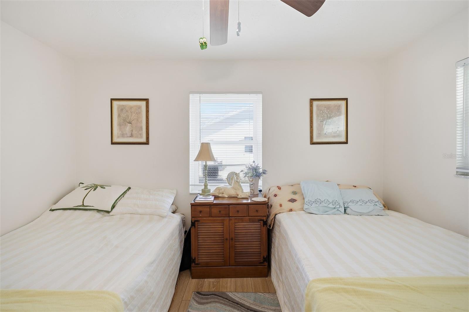 Listing photo id 18 for 3776 Honeylocust Drive