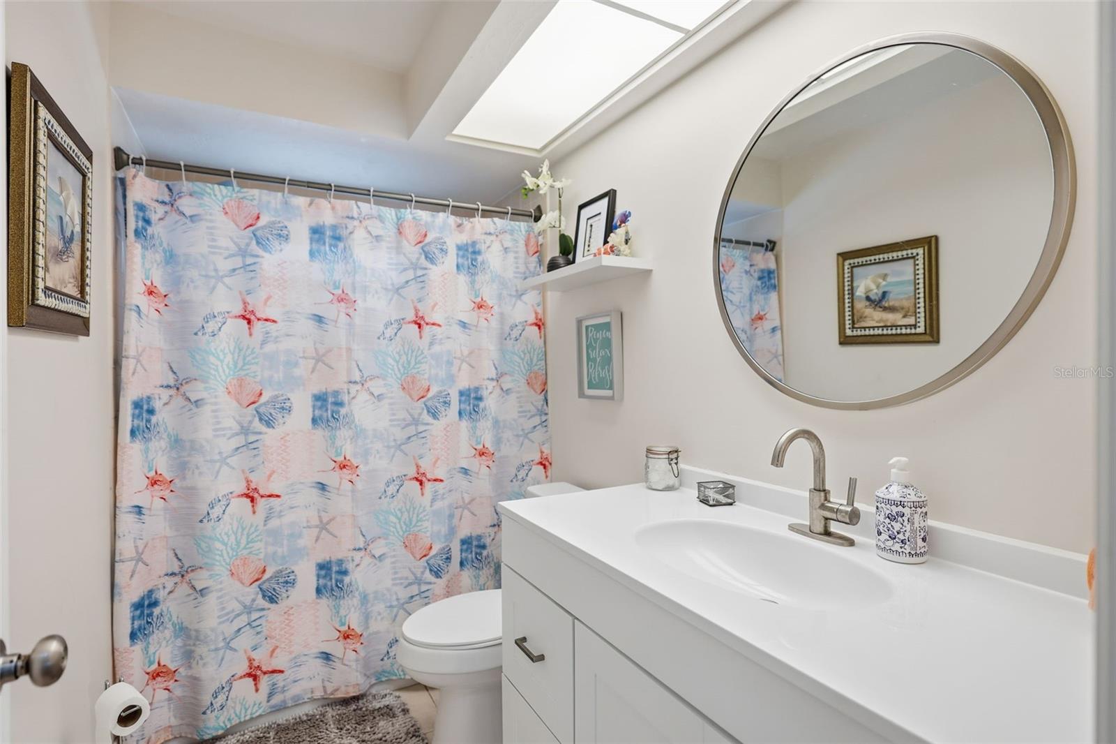 Listing photo id 19 for 3776 Honeylocust Drive