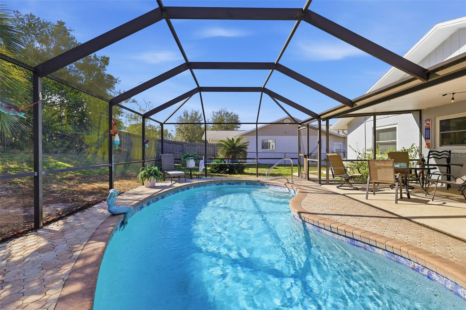 Listing photo id 25 for 3776 Honeylocust Drive