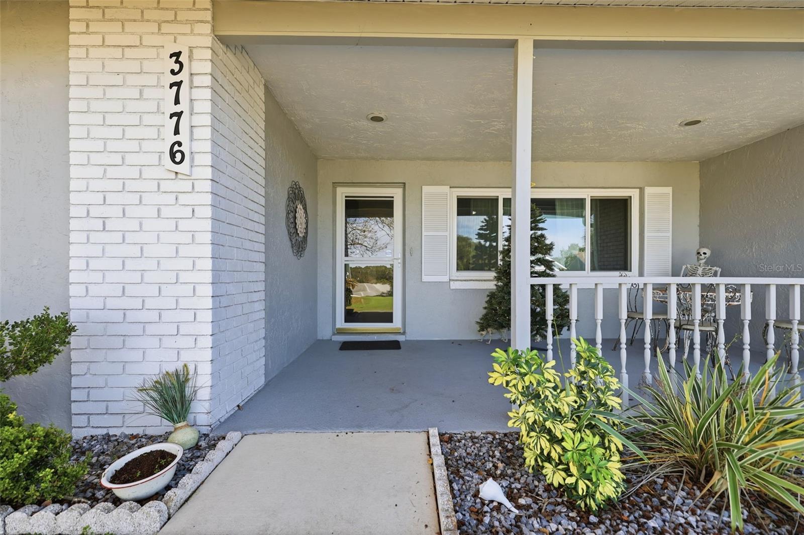 Listing photo id 1 for 3776 Honeylocust Drive