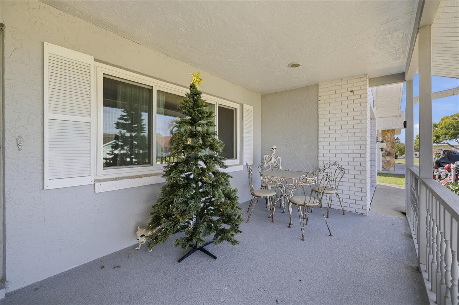 Listing photo id 2 for 3776 Honeylocust Drive