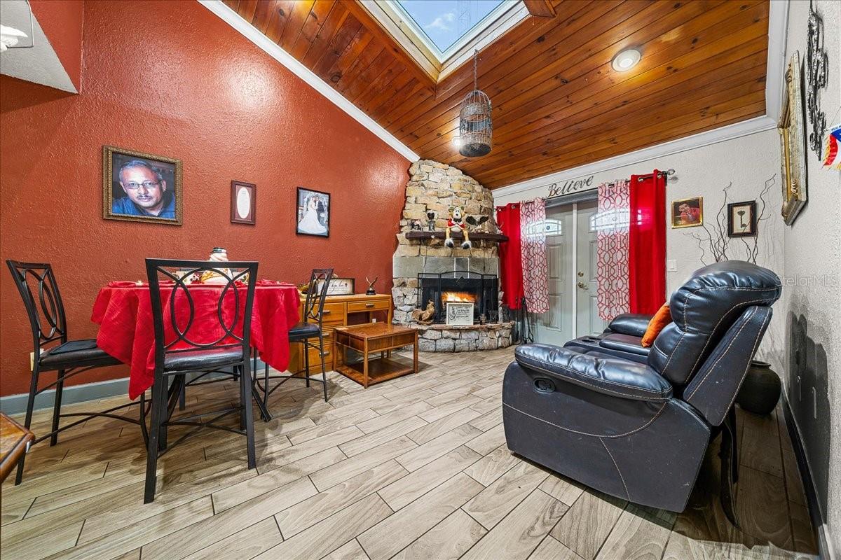 Image 18 of 62 For 8307 Esperanza Street