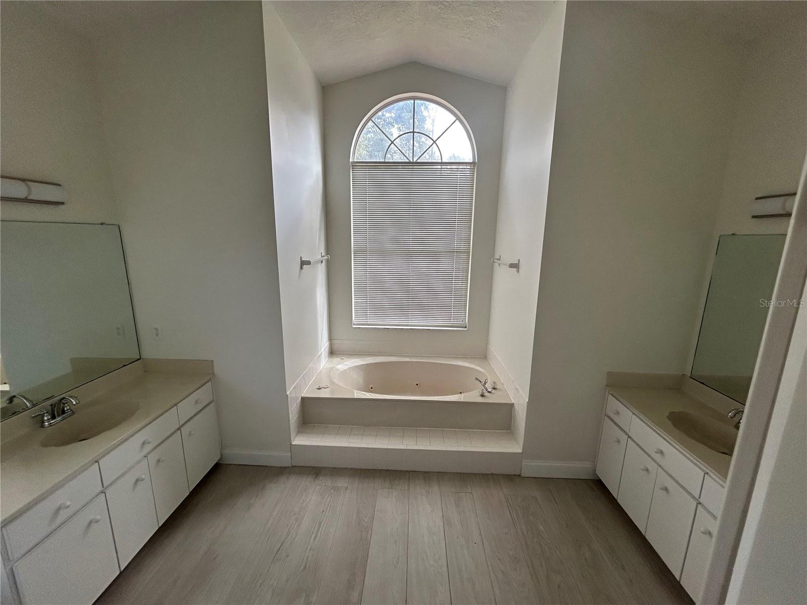 Image 21 of 32 For 8448 196th Avenue Road