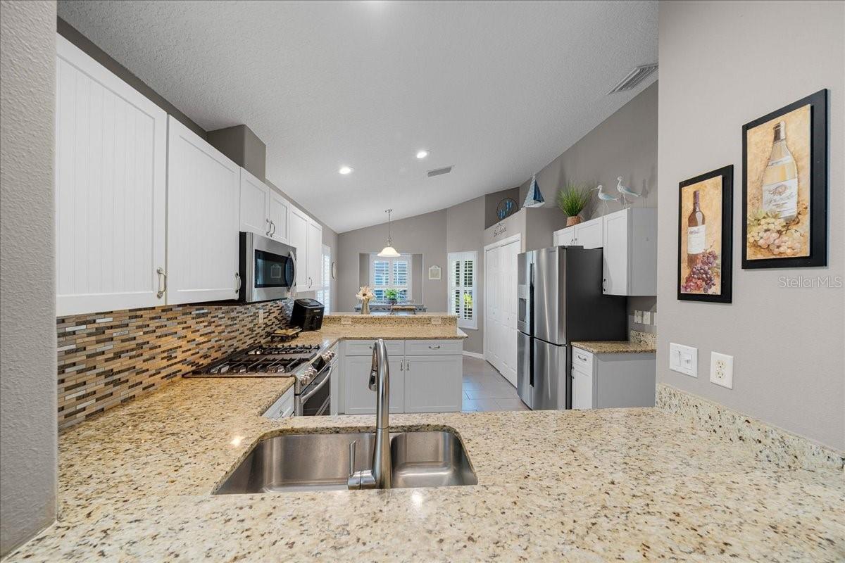 Listing photo id 8 for 11938 Blue Bayou Court 331