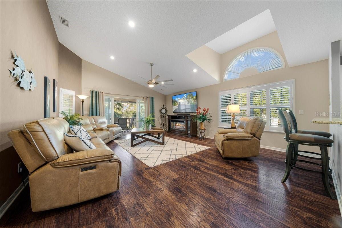 Listing photo id 5 for 11938 Blue Bayou Court 331