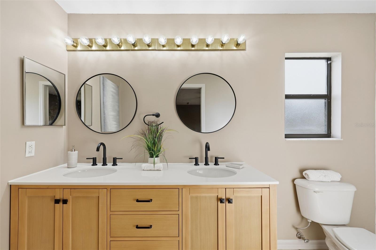 Image 19 of 33 For 6337 Lexington Drive