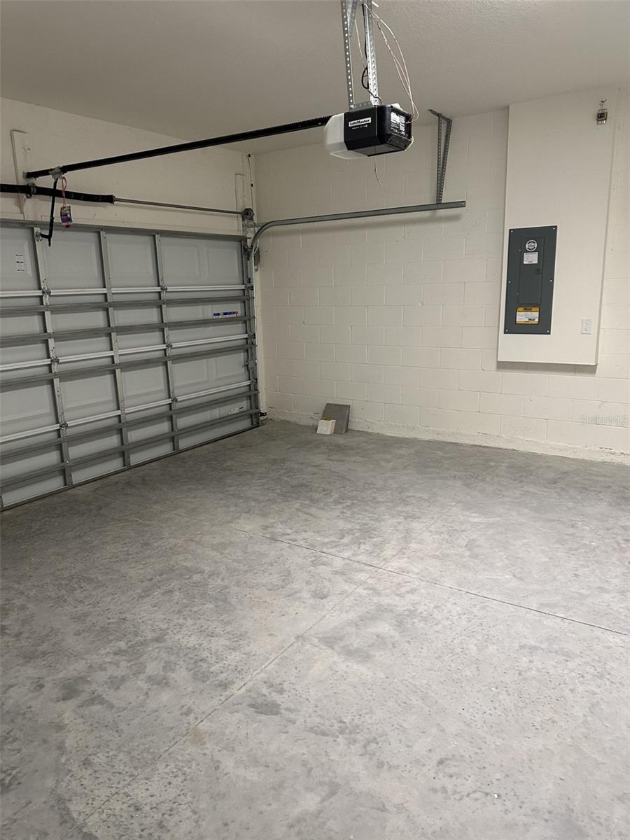 Image 5 of 40 For 4078 44 Street