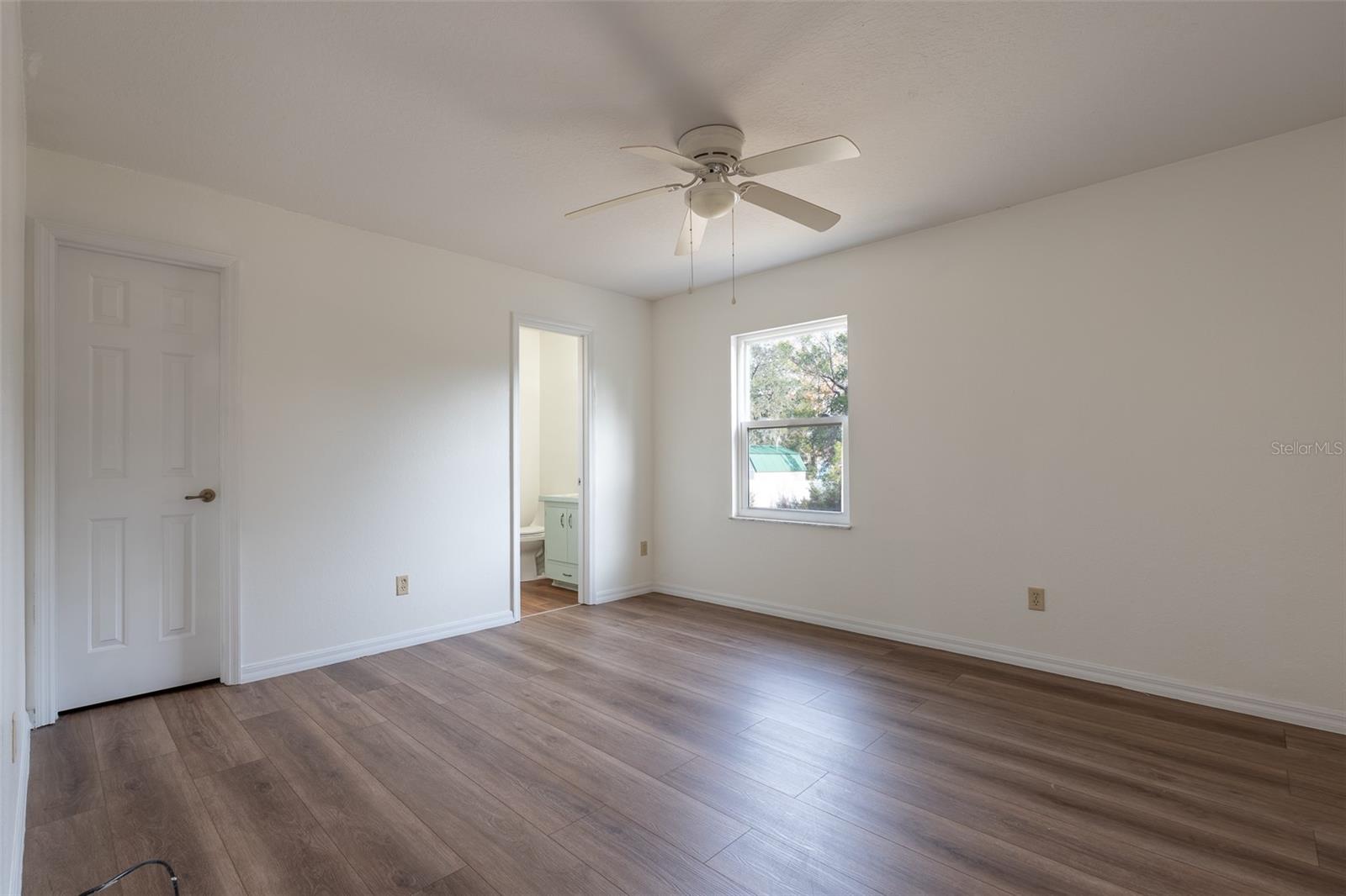 Image 32 of 55 For 17379 27th Court Road