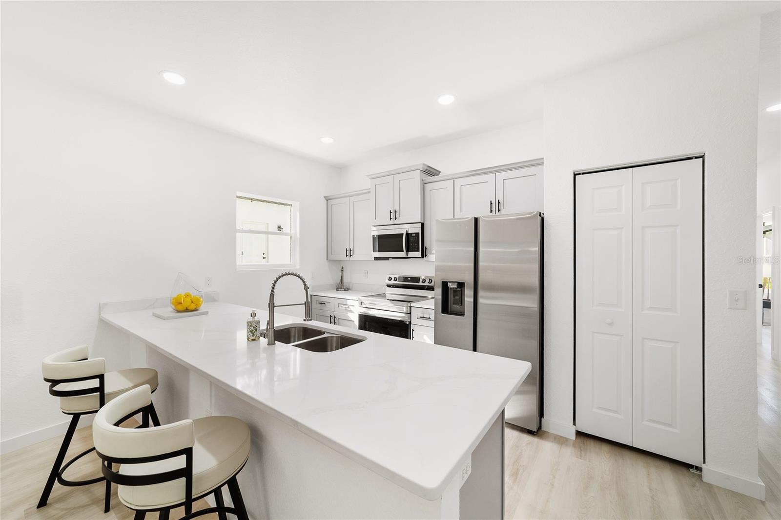 Image 19 of 42 For 6889 23rd Avenue