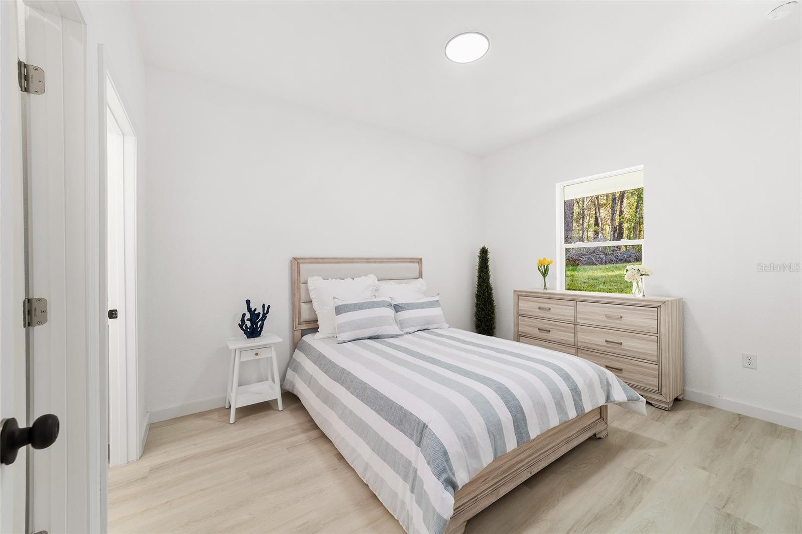 Image 23 of 42 For 6889 23rd Avenue