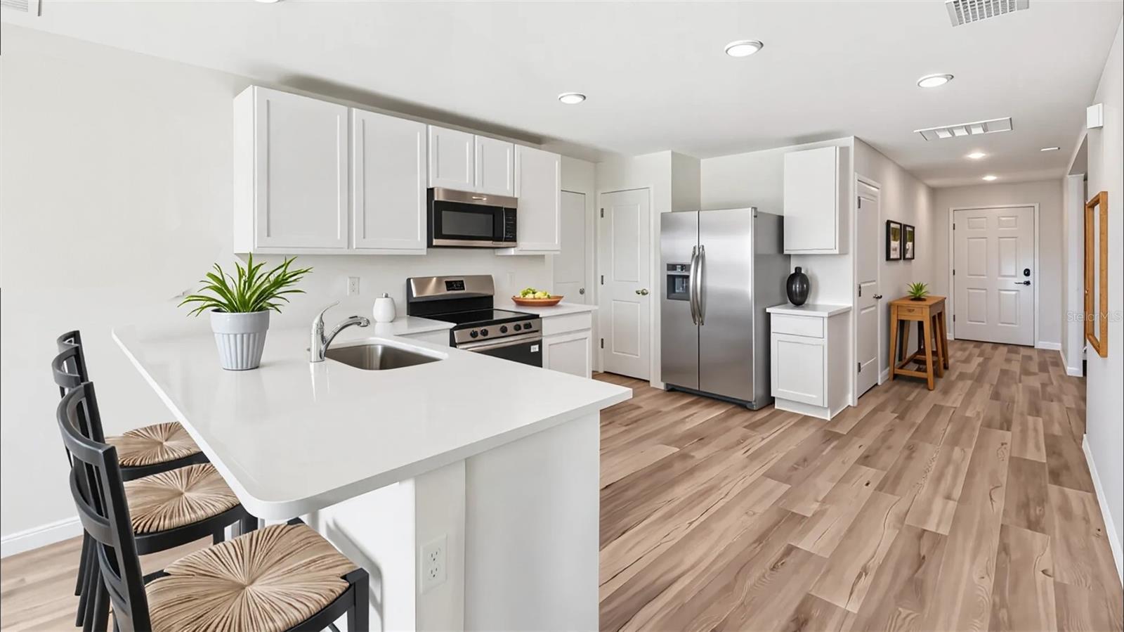 Listing photo id 2 for 1467 Godfrey Avenue