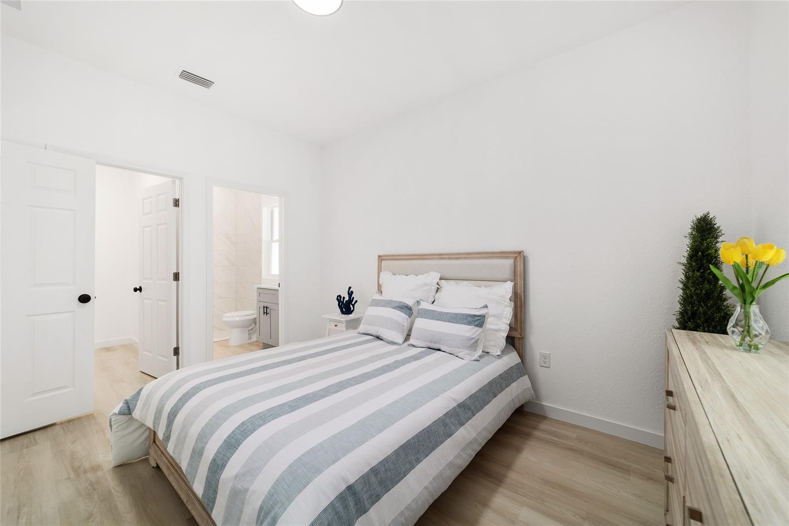 Image 20 of 39 For 6937 23rd Avenue