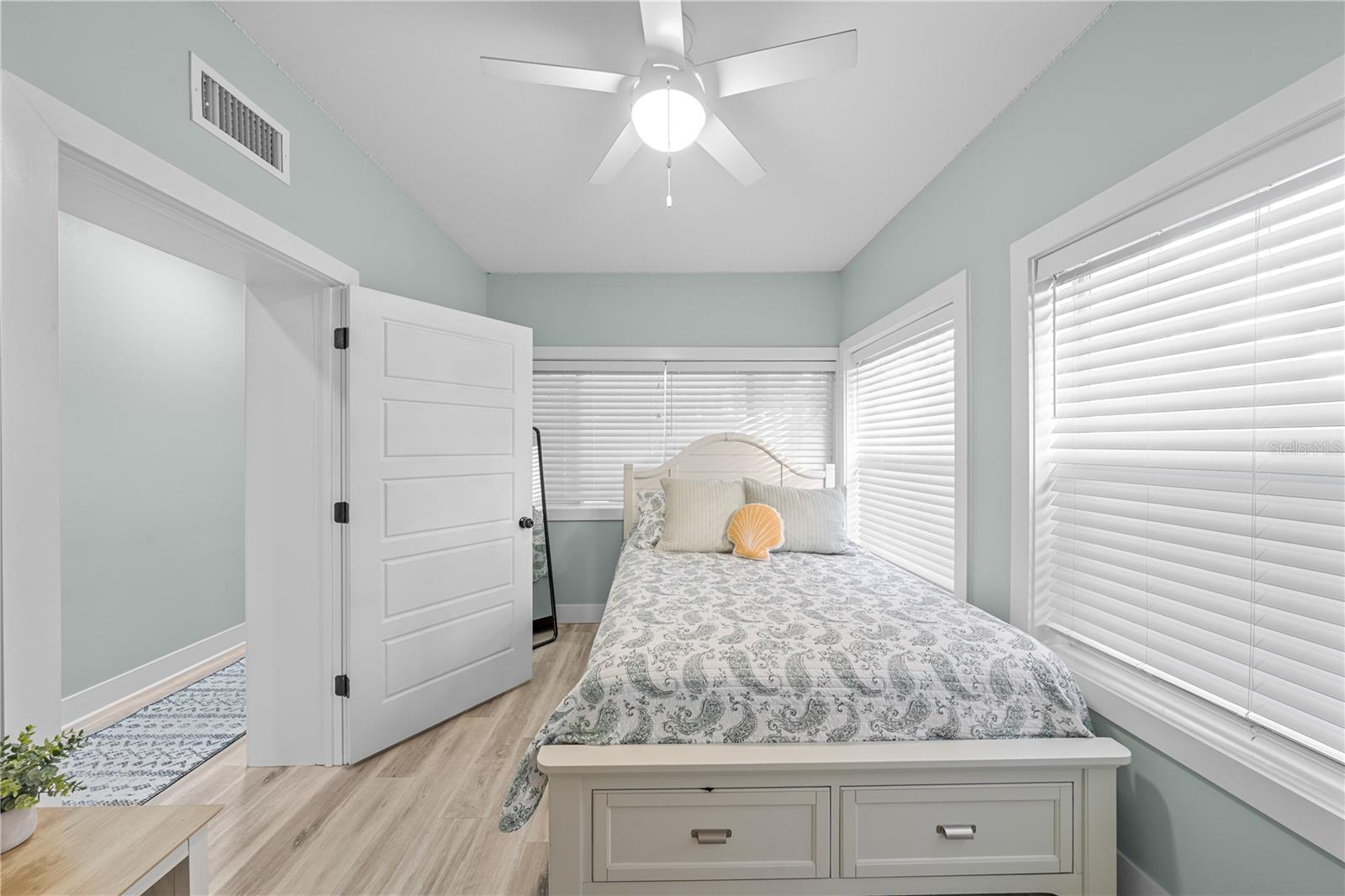 Image 30 of 95 For 15340 140th Avenue Road