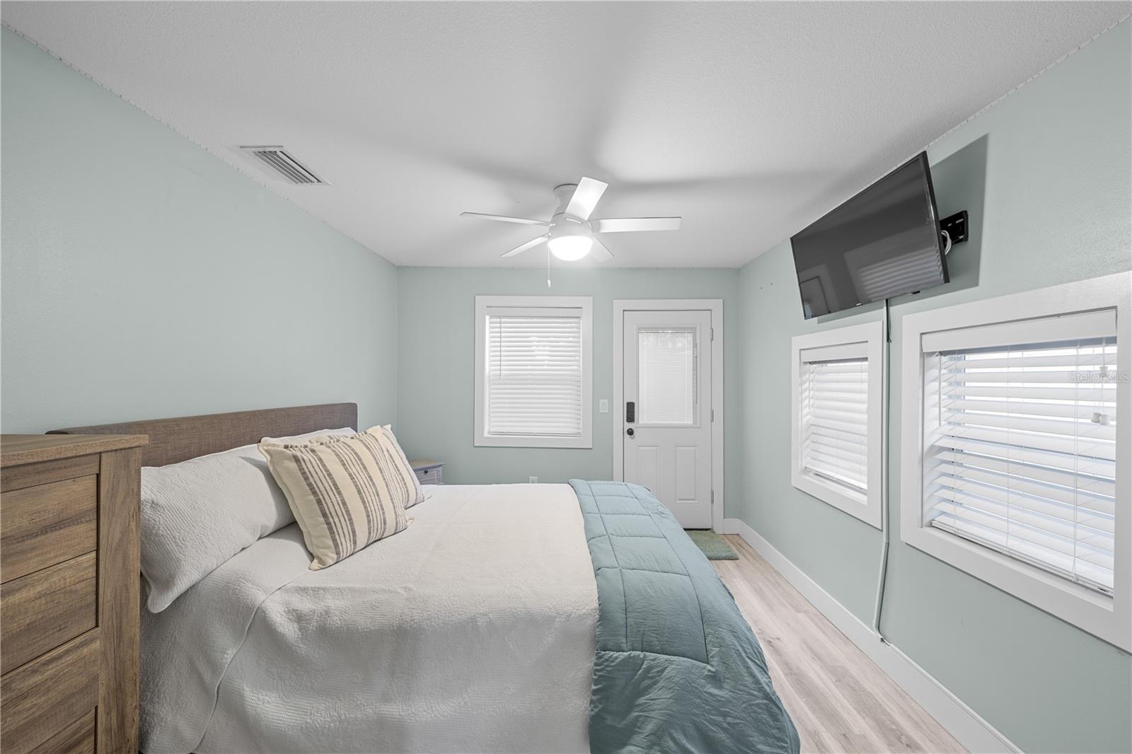 Image 33 of 95 For 15340 140th Avenue Road