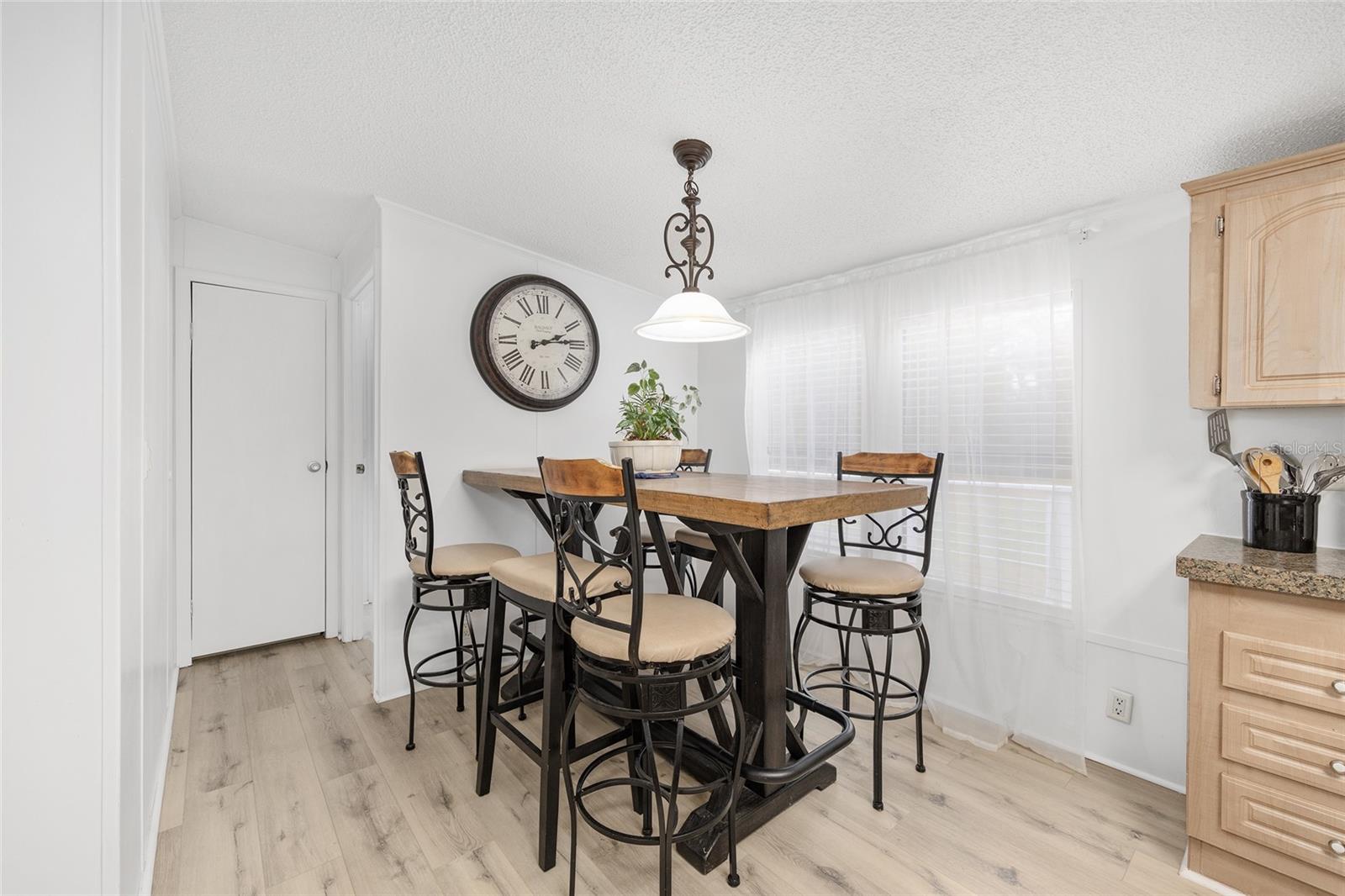 Image 11 of 44 For 16254 165th Street