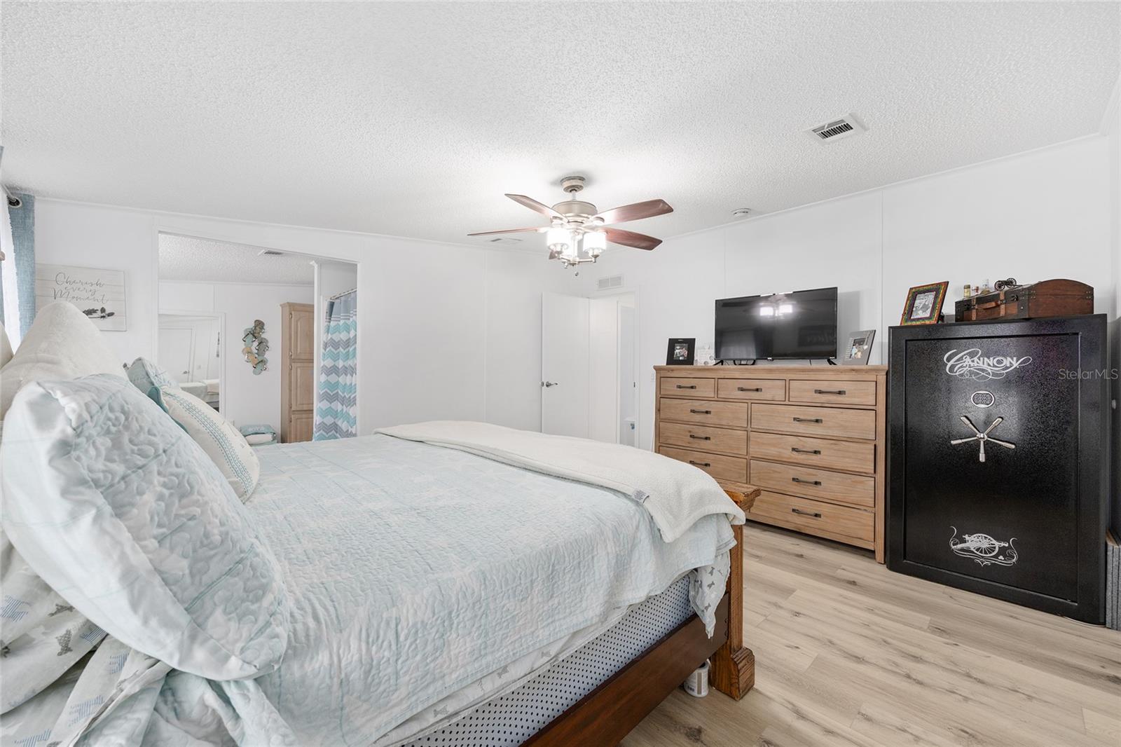 Image 15 of 44 For 16254 165th Street