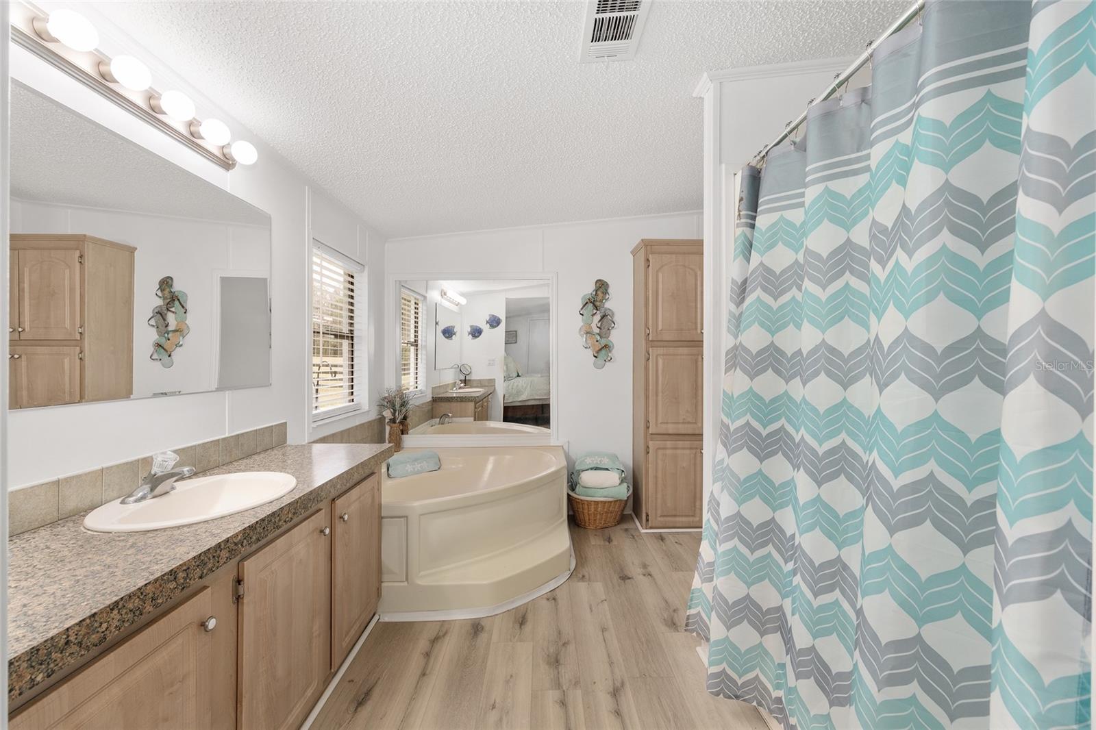 Image 16 of 44 For 16254 165th Street