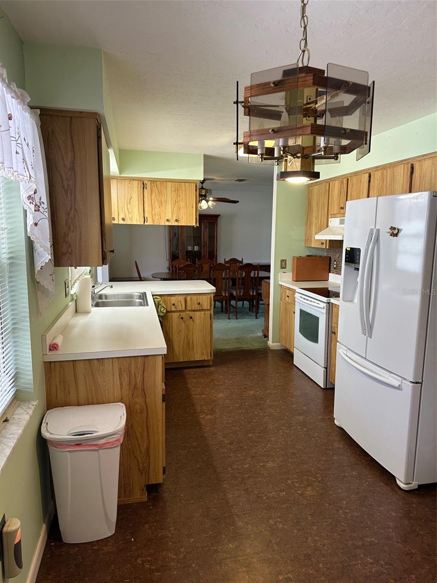 Listing photo id 8 for 200 Desoto Street