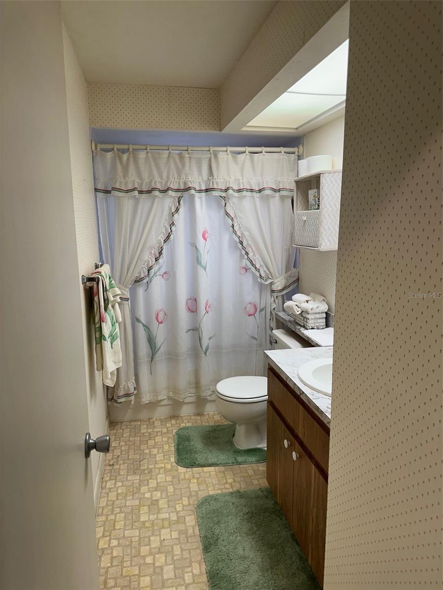 Listing photo id 10 for 200 Desoto Street