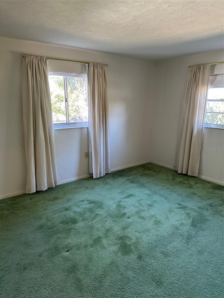 Listing photo id 11 for 200 Desoto Street