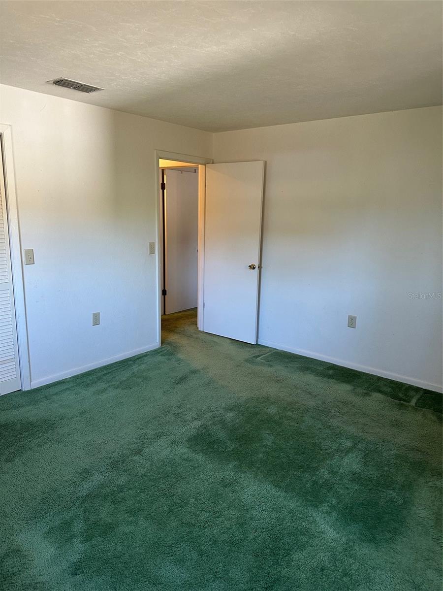 Listing photo id 13 for 200 Desoto Street