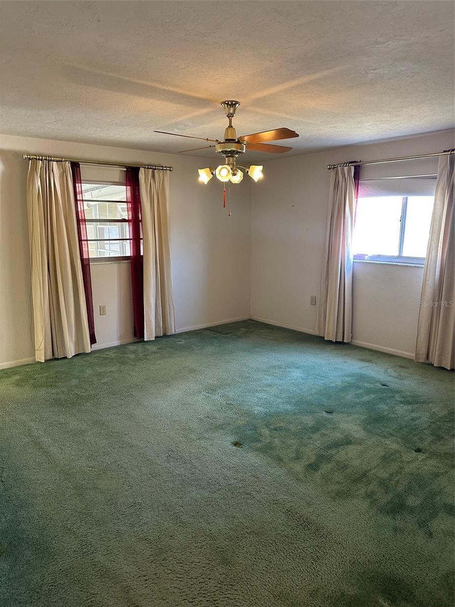 Listing photo id 15 for 200 Desoto Street