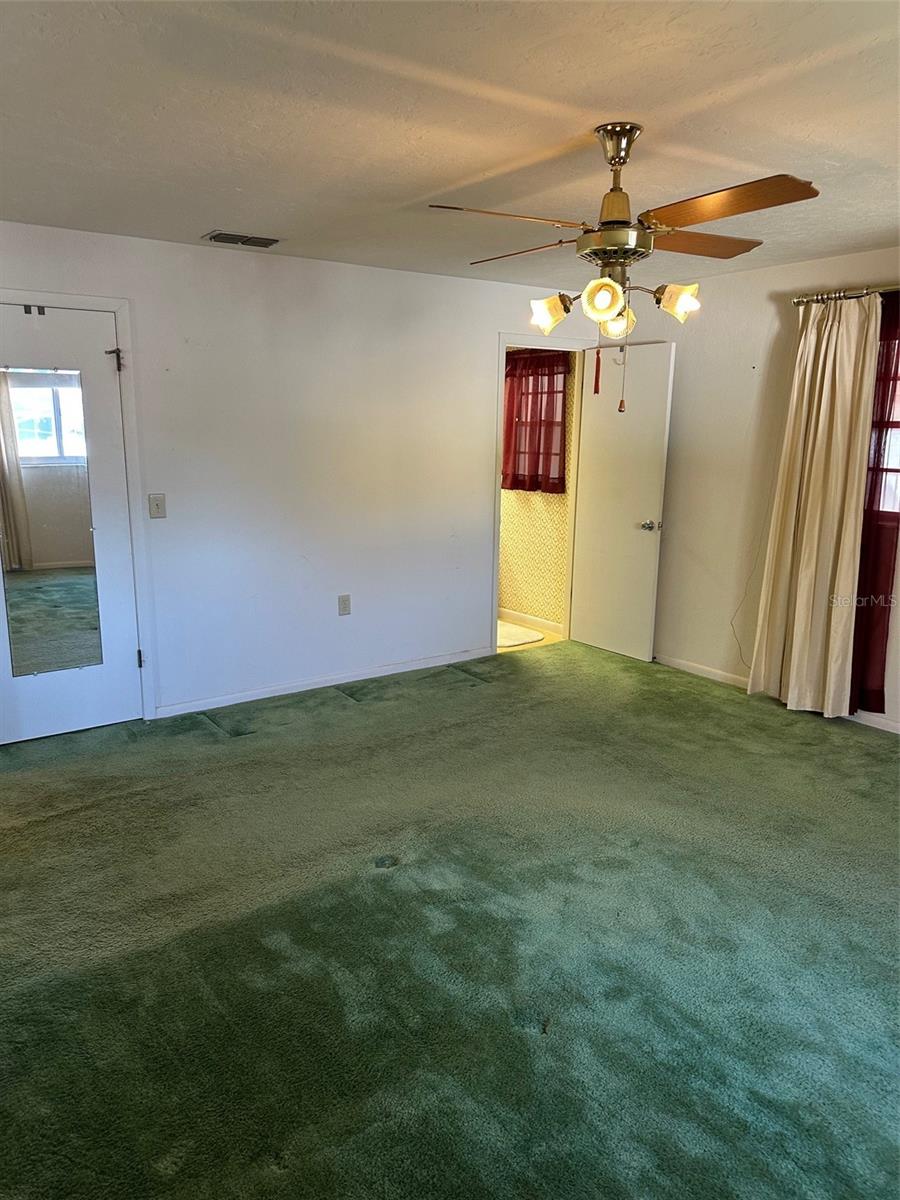 Listing photo id 16 for 200 Desoto Street