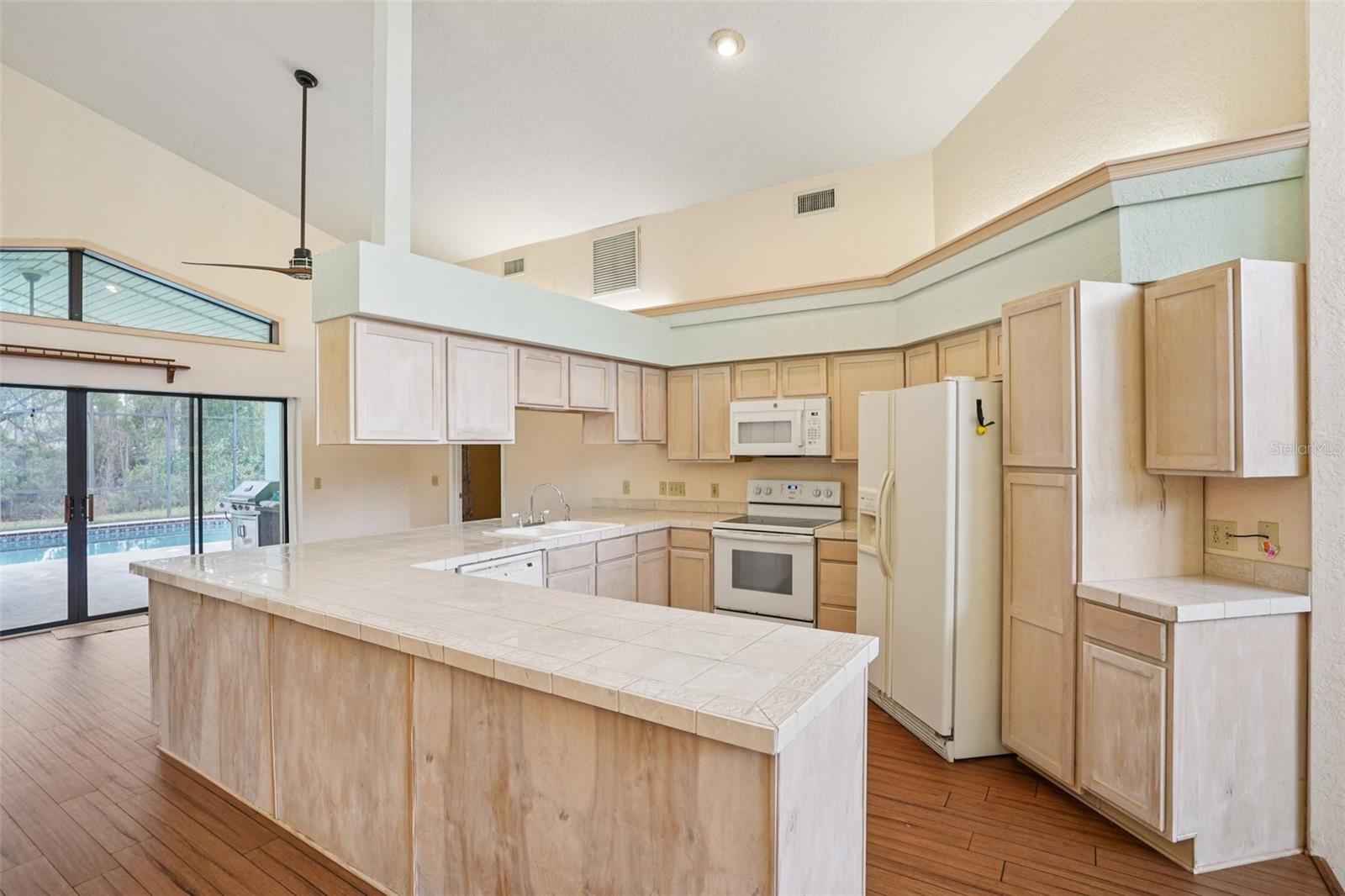 Image 18 of 49 For 18628 53rd Place