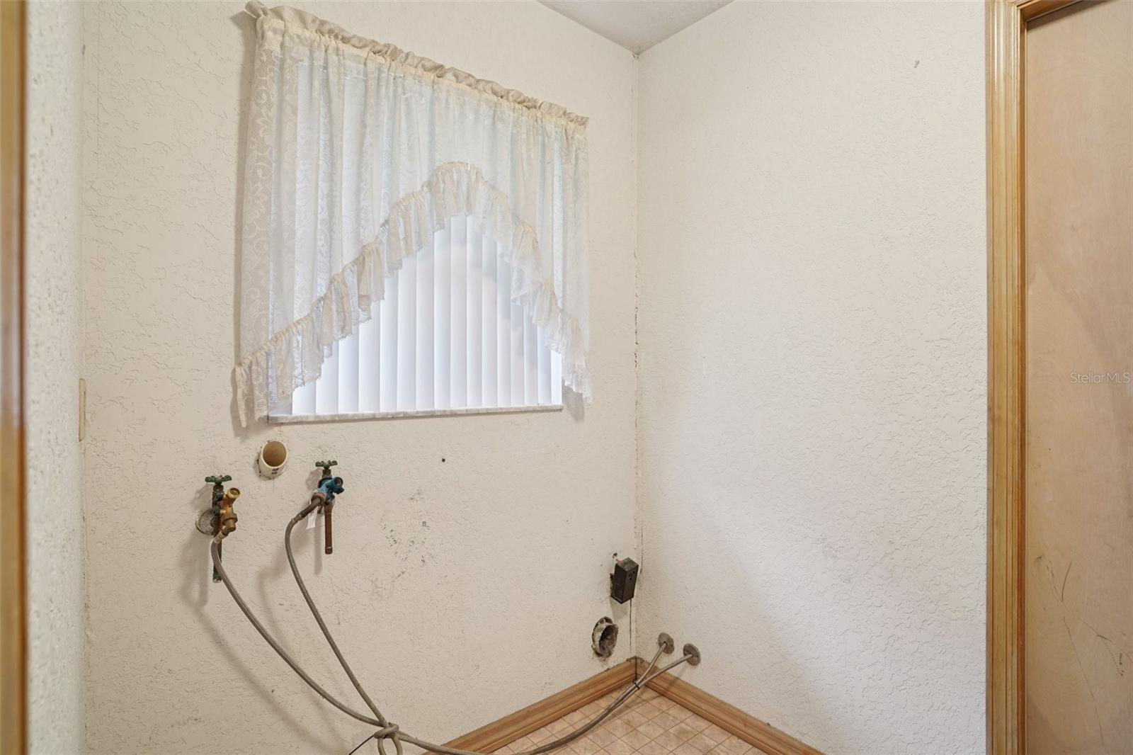 Image 27 of 49 For 18628 53rd Place