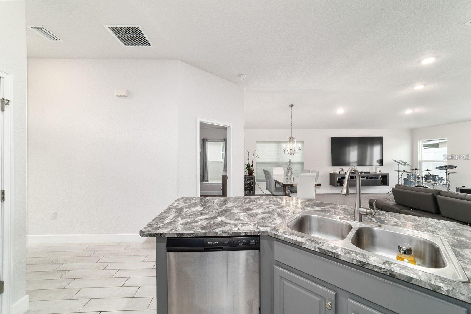 Image 20 of 51 For 4427 2nd Court