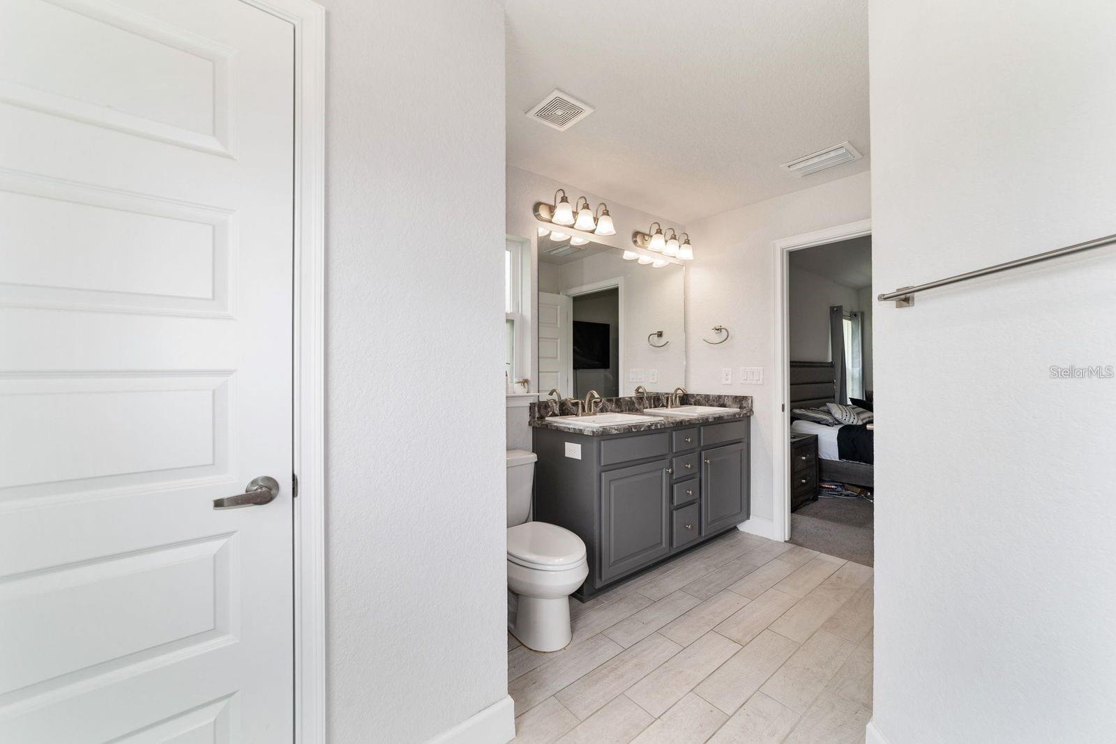 Image 28 of 51 For 4427 2nd Court