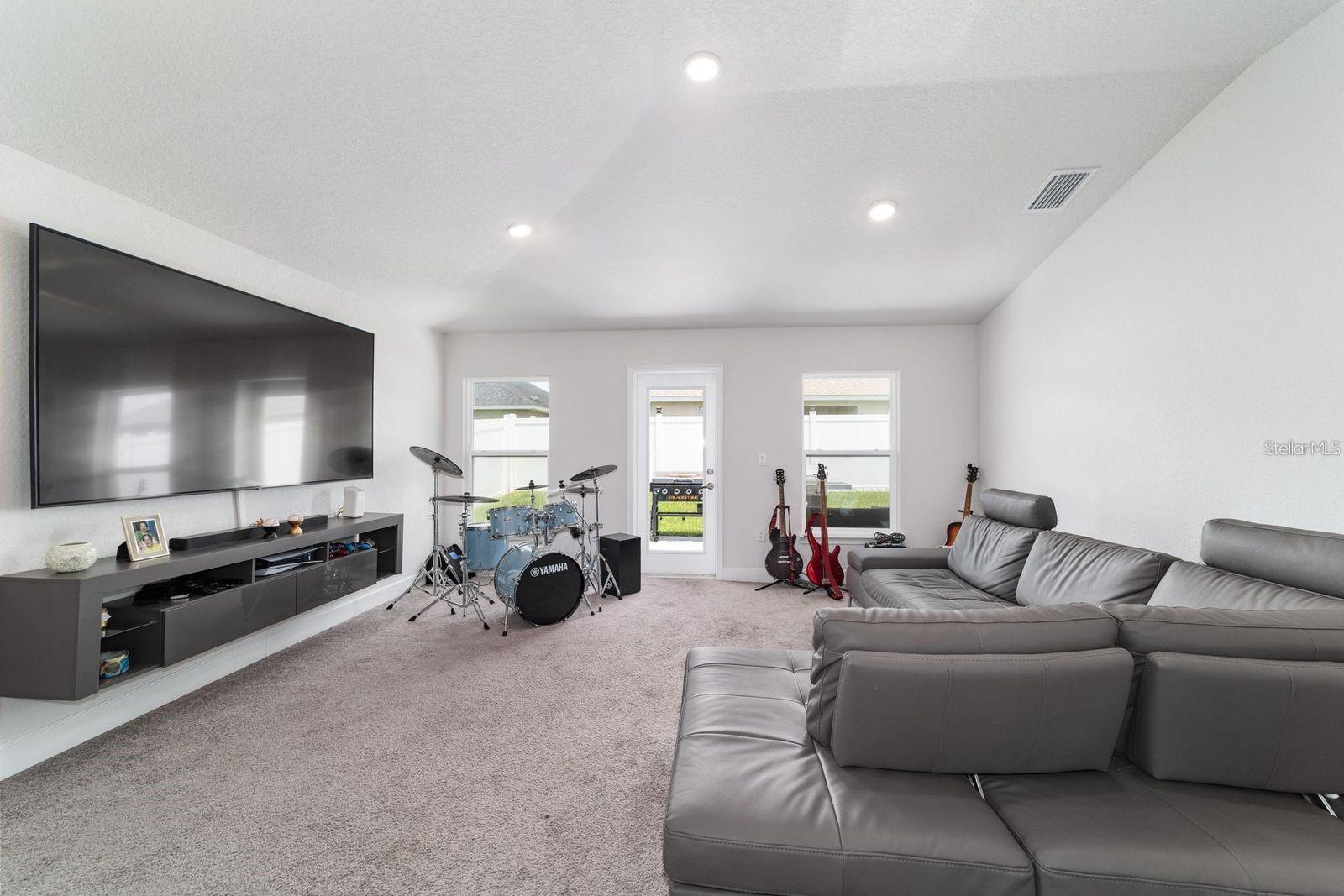 Image 6 of 51 For 4427 2nd Court