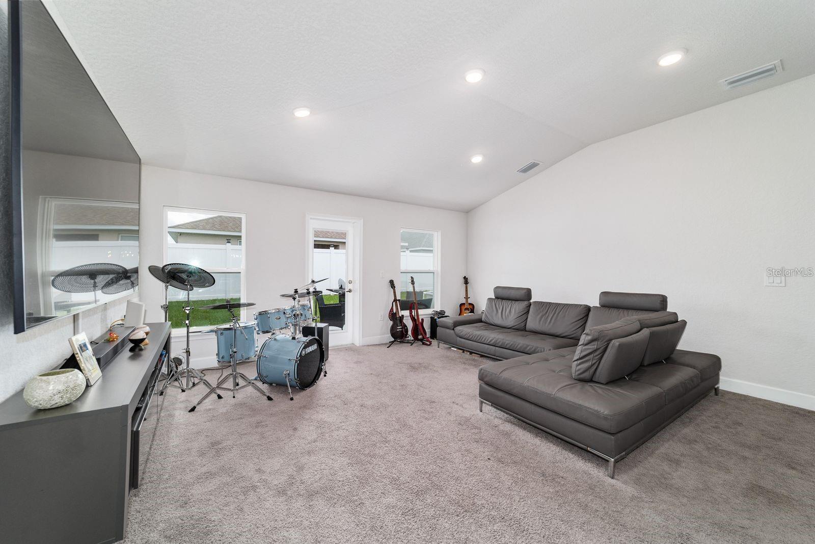 Image 7 of 51 For 4427 2nd Court