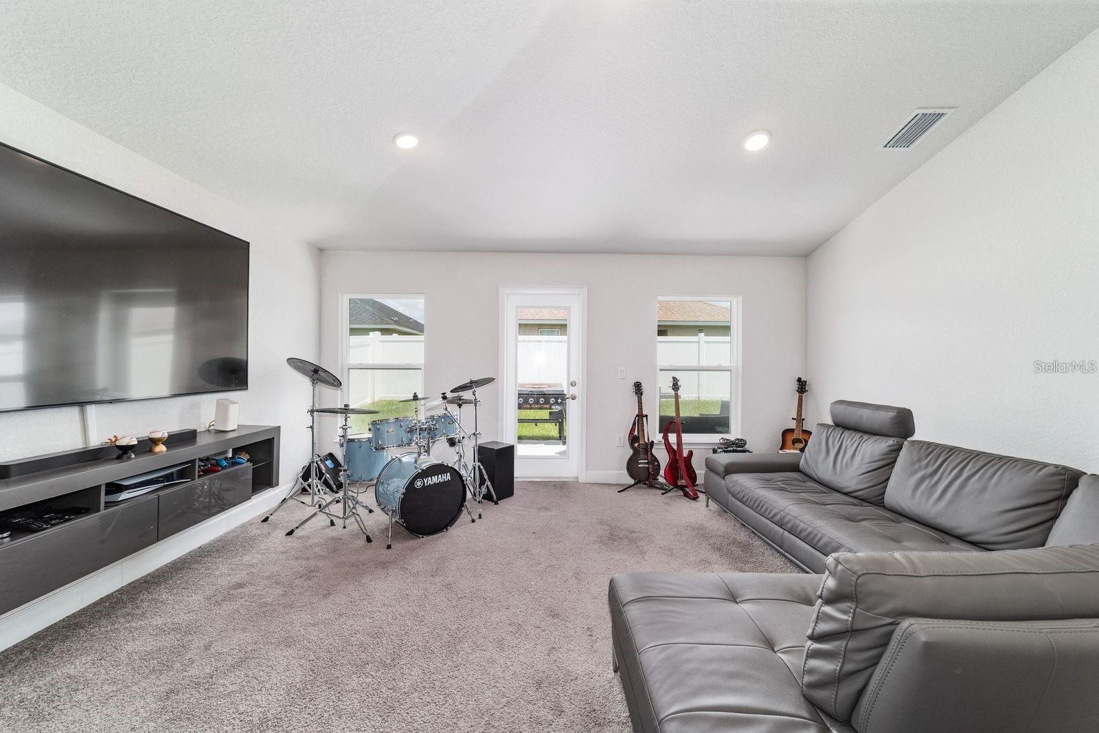 Image 8 of 51 For 4427 2nd Court