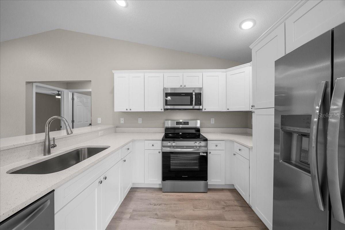 Image 11 of 32 For 10320 126 Lane