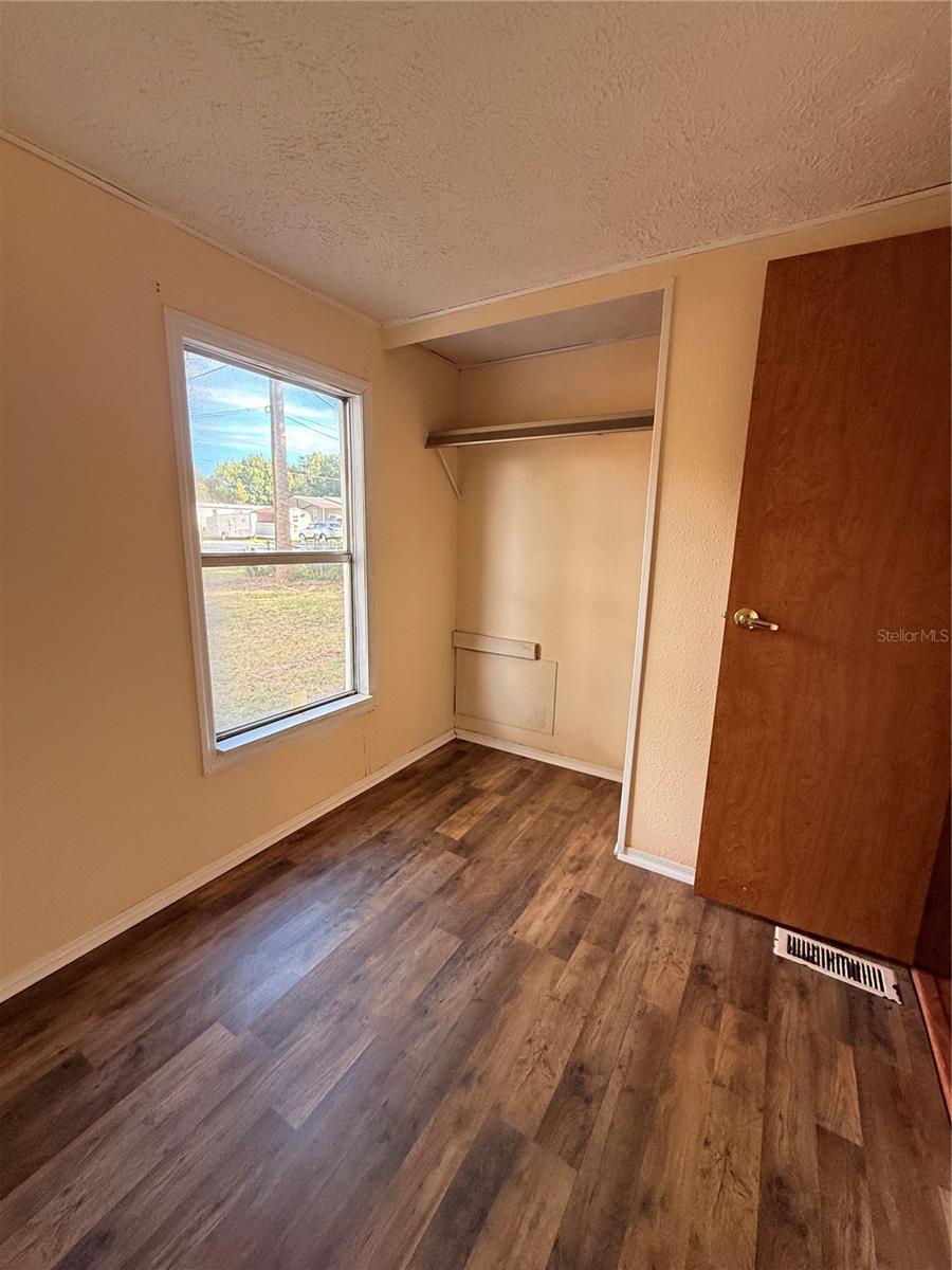 Image 18 of 31 For 14820 100th Terrace