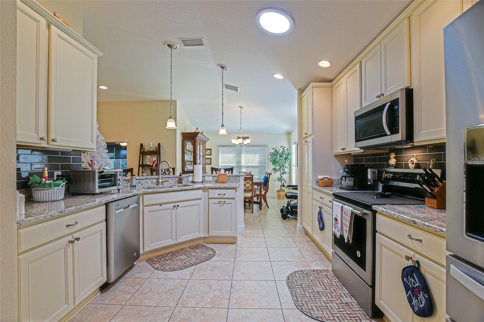 Image 41 of 77 For 10158 Julia Isles Avenue