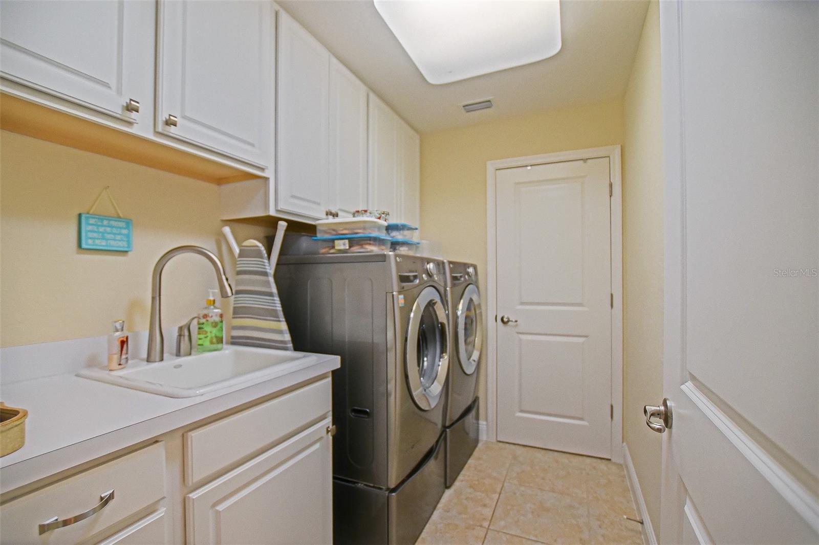 Image 45 of 77 For 10158 Julia Isles Avenue