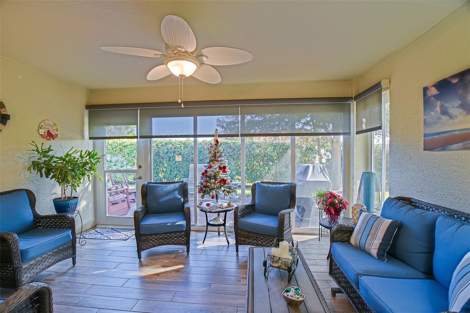 Image 52 of 77 For 10158 Julia Isles Avenue