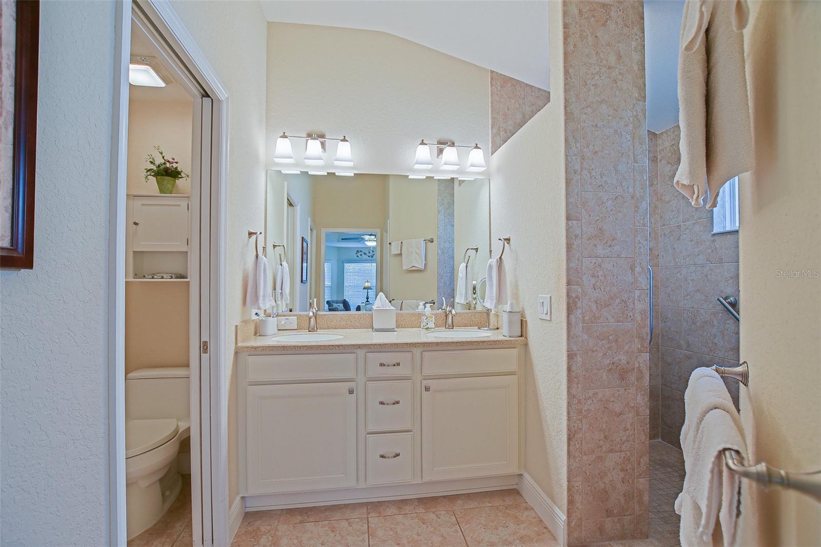 Image 62 of 77 For 10158 Julia Isles Avenue