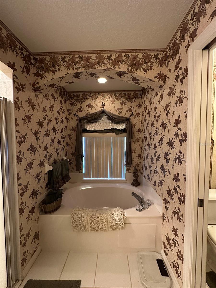 Image 13 of 27 For 16425 47th Court