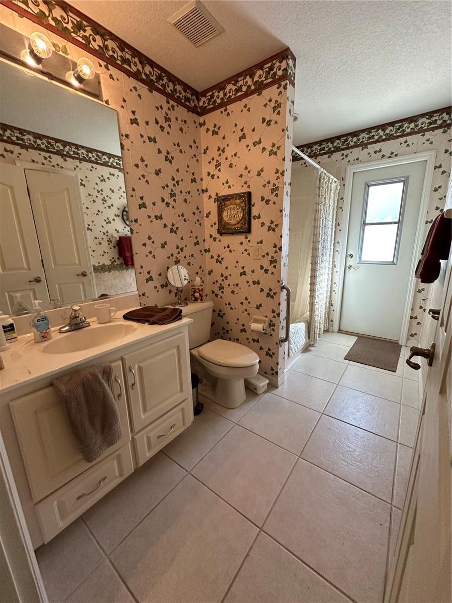 Image 16 of 27 For 16425 47th Court