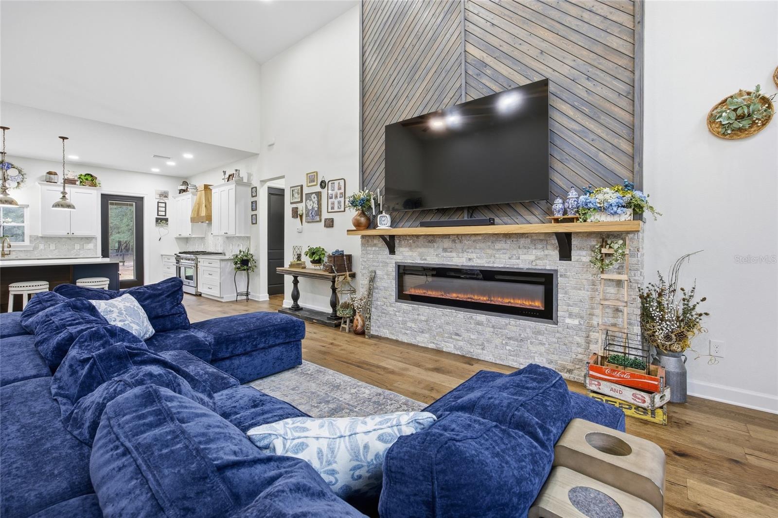 Image 8 of 74 For 12052 101st Court Road